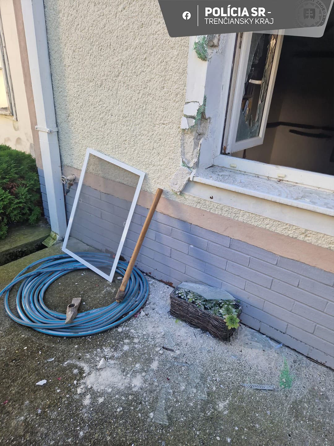 Polícia vyšetruje vlámanie do farského úradu v Hornej Strede.