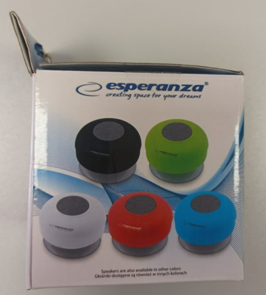 Kontrolóri znova bijú na