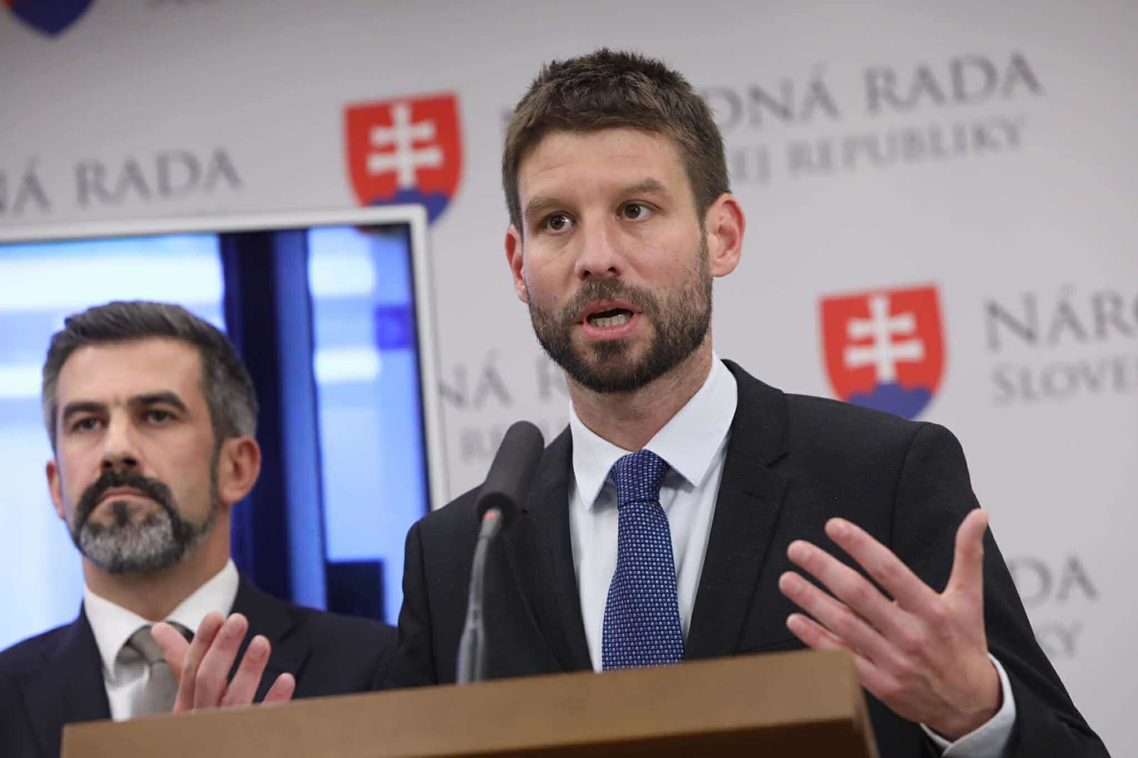 Oheň je na streche!