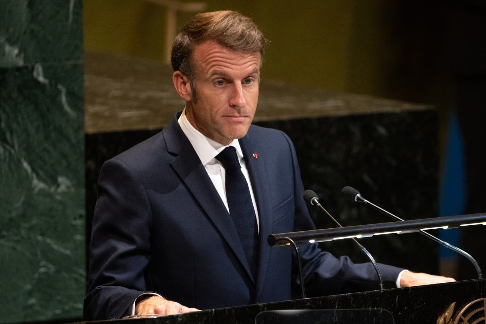 Francúzsky prezident Emmanuel Macron reční počas zasadnutia Bezpečnostnej rady OSN o Gaze v sídle OSN v New Yorku