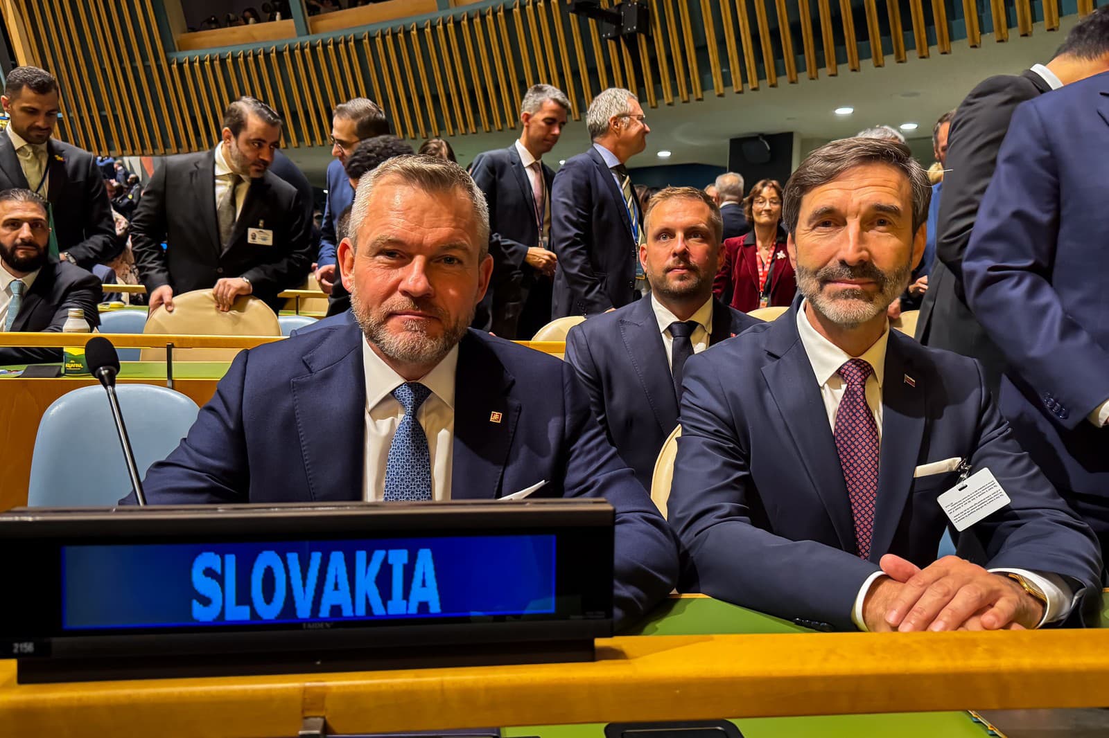 V popredí zľava: Prezident SR Peter Pellegrini a minister zahraničných vecí a európskych záležitostí SR Juraj Blanár počas otvorenia všeobecnej rozpravy 80. zasadnutia Valného zhromaždenia OSN v New Yorku v Spojených štátoch amerických