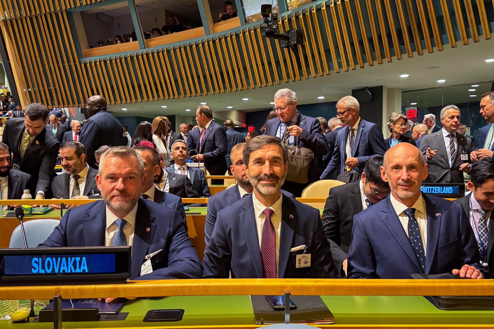 V popredí zľava: Prezident SR Peter Pellegrini a minister zahraničných vecí a európskych záležitostí SR Juraj Blanár počas otvorenia všeobecnej rozpravy 80. zasadnutia Valného zhromaždenia OSN v New Yorku v Spojených štátoch amerických