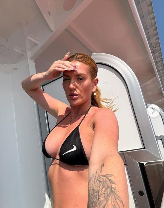 Annie má dve vagíny: