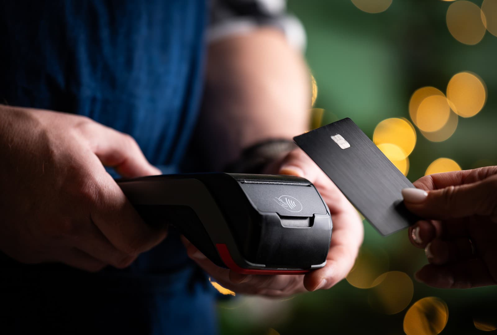 VÝPADOK bánk postihol aj