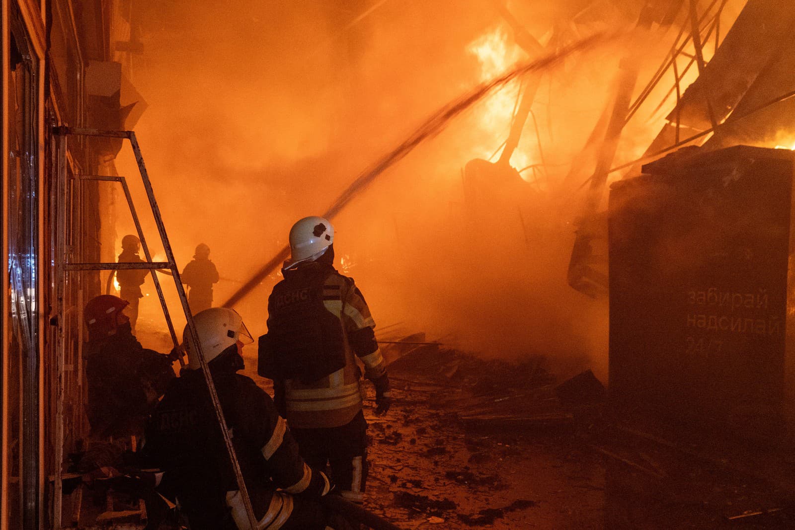 MIMORIADNY ONLINE Macron nevylúčil