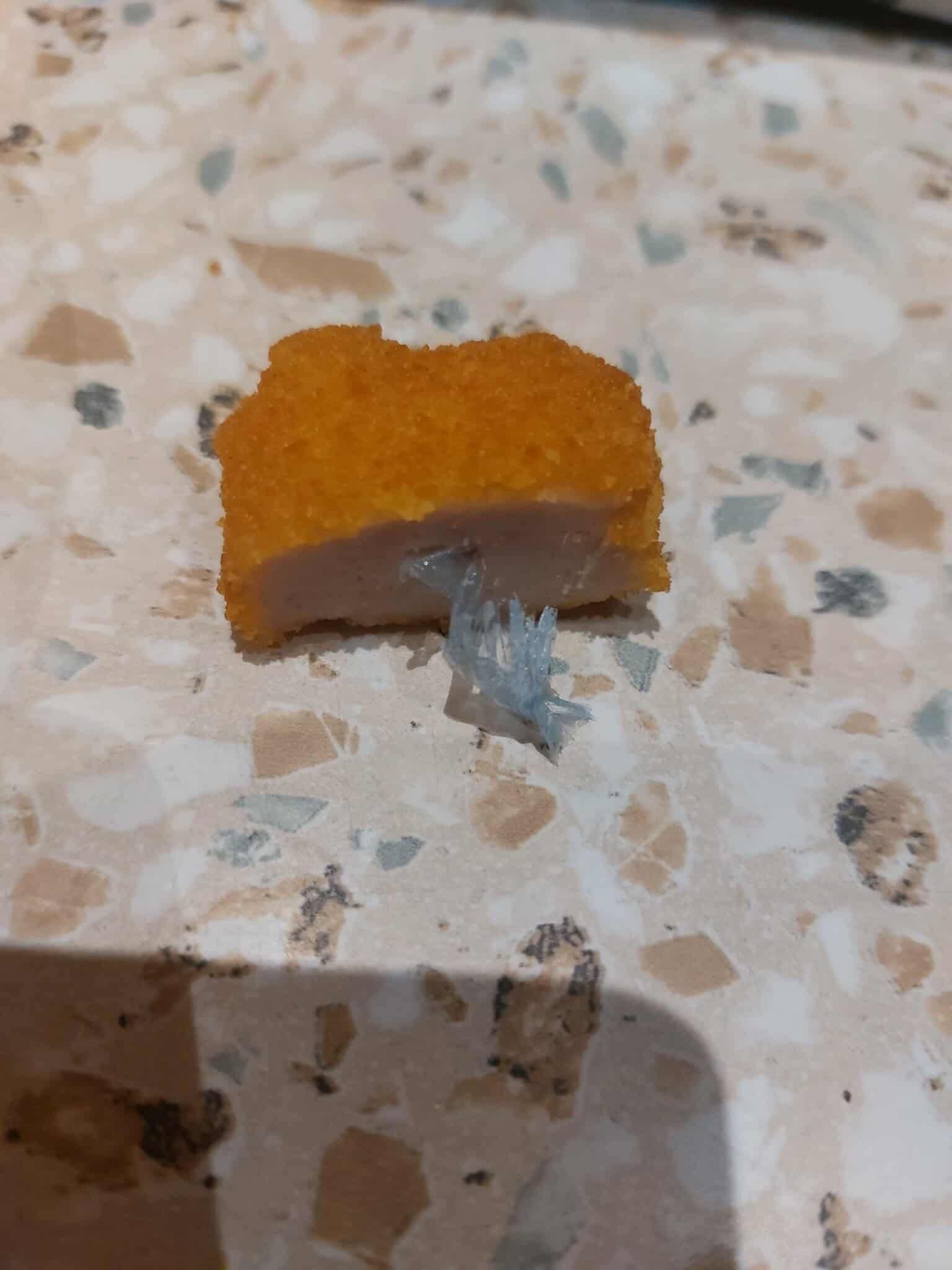 Deťom kúpila nugetky, po