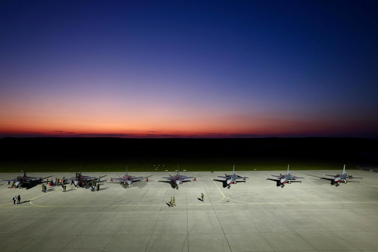 Ďalšie stíhačky F-16 prileteli