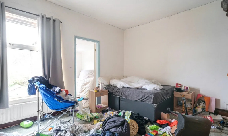 Navonok bežný dom skrýva desivé tajomstvo.