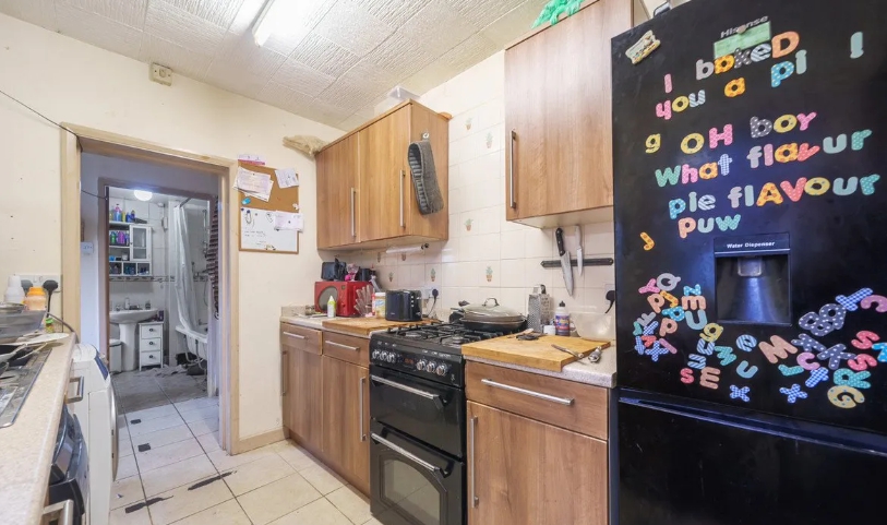 Navonok bežný dom skrýva desivé tajomstvo.