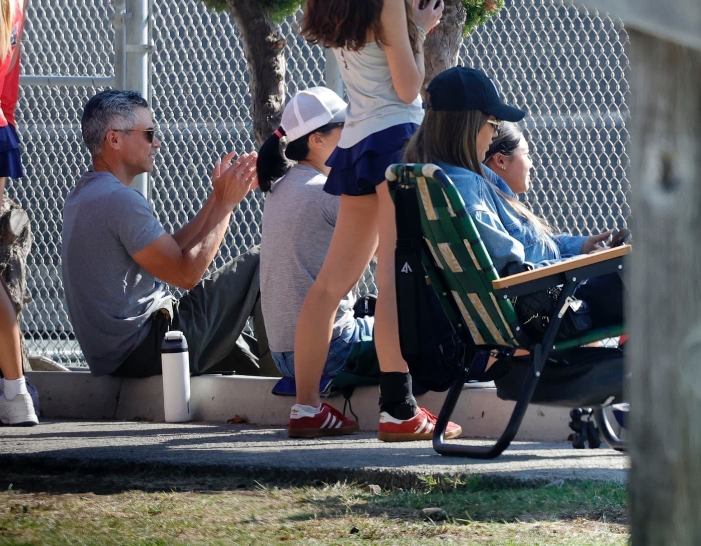 Jessica Alba a jej exmanžel sedeli na zápase ďaleko od seba a vôbec si jeden druhého nevšímali.