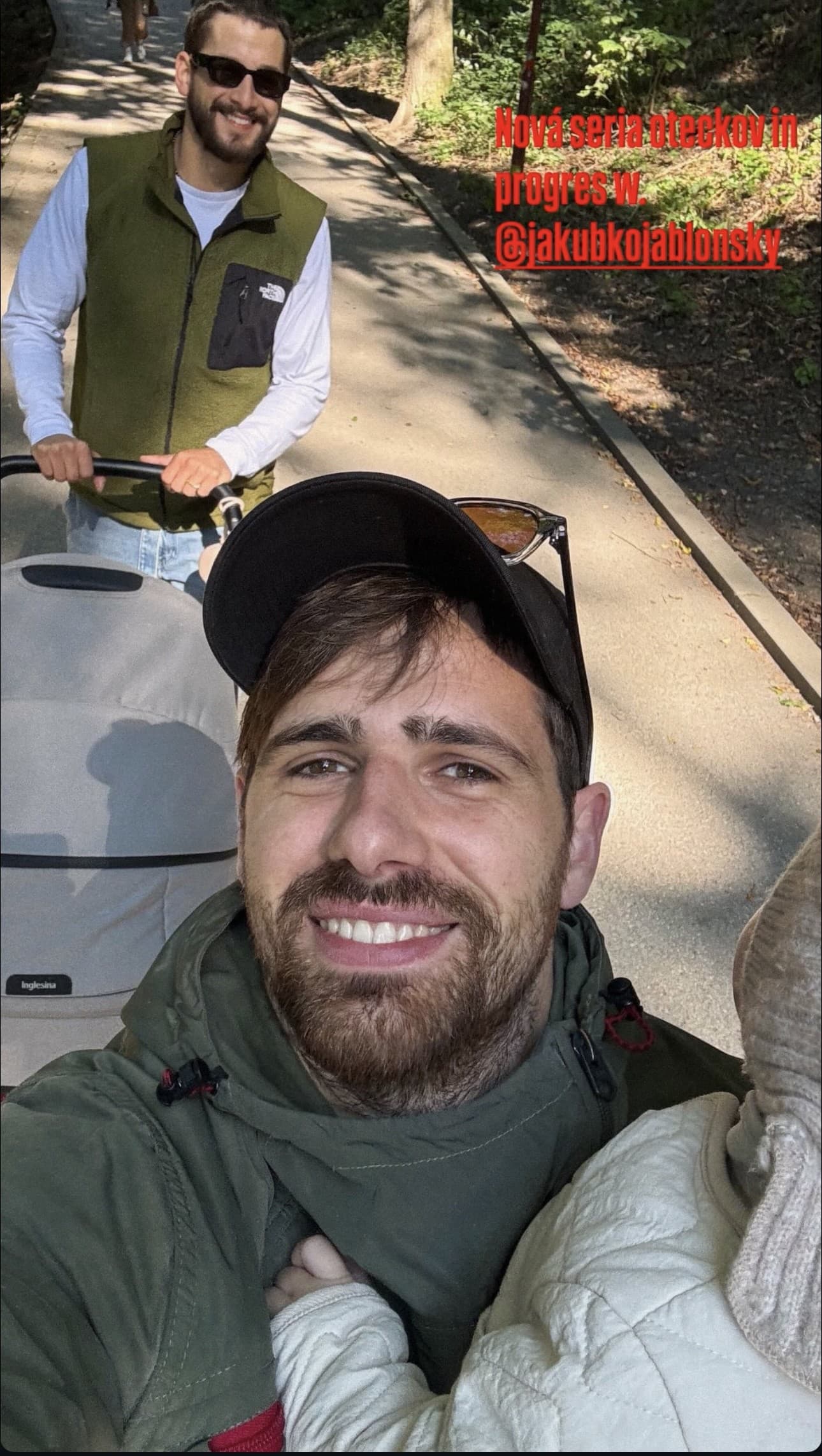 Herci Filip Šebesta a Jakub Jablonský strávili krásny slnečný deň so svojimi dcérami. 