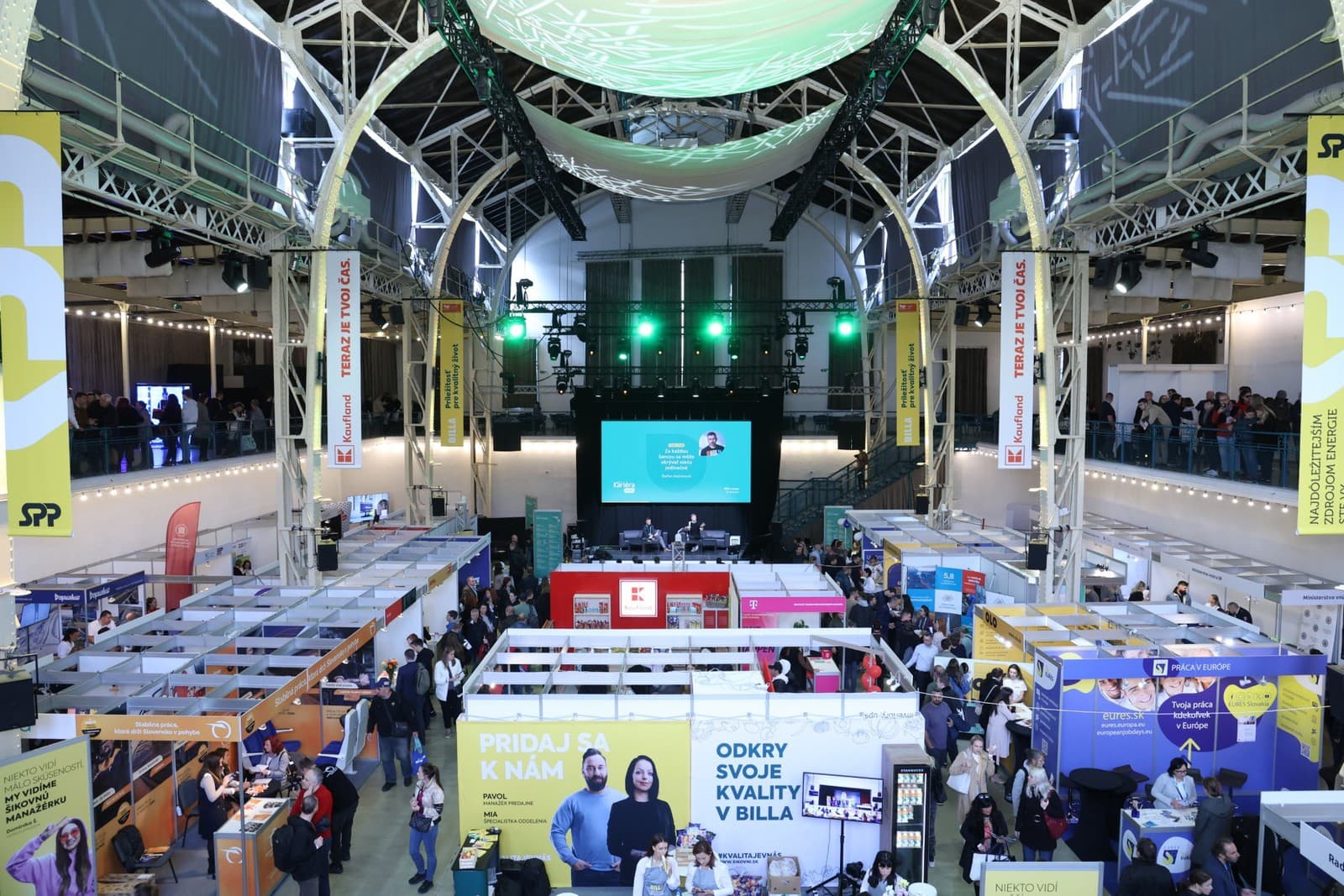 Stovky pracovných ponúk, od