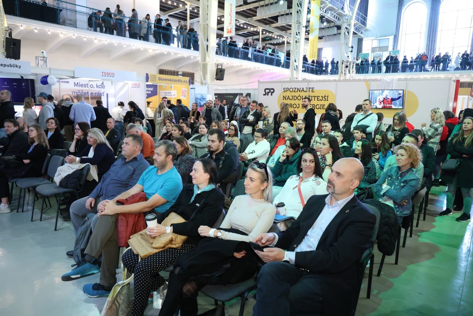 Stovky pracovných ponúk, od