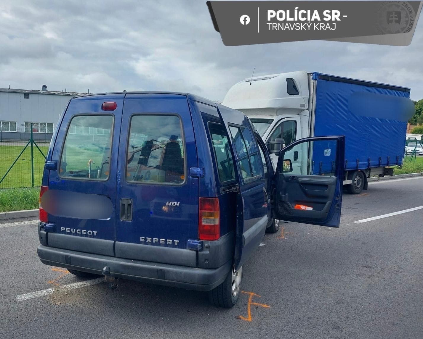 polícia zasahuje na mieste tragickej nehody v Lehniciach