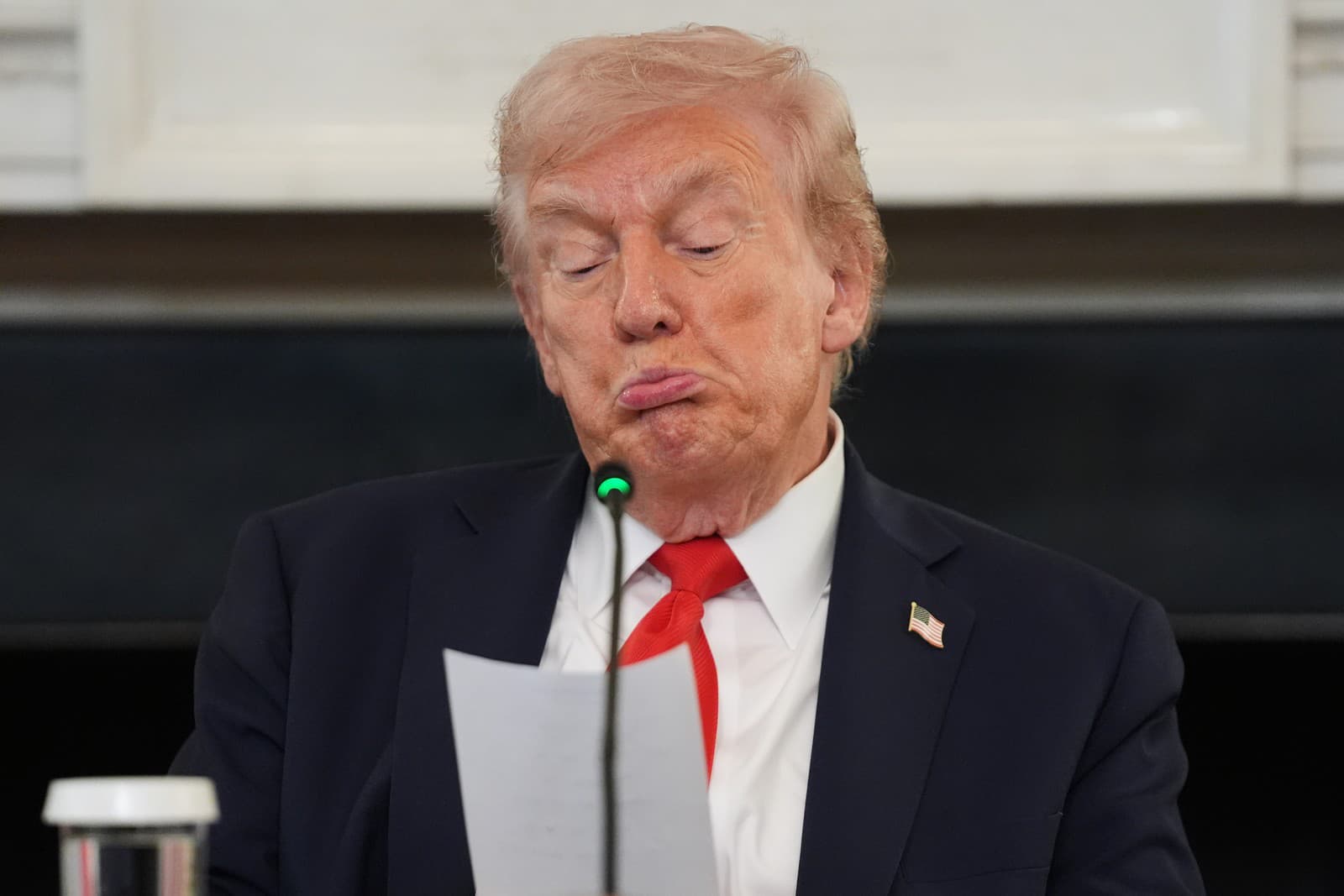 Donald Trump dostal tajomný lístok.