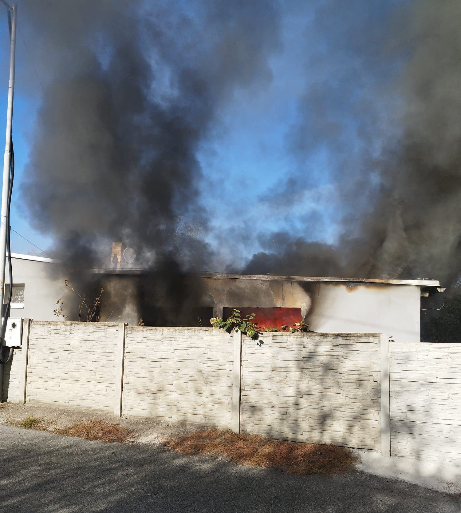 Hasiči likvidovali v Porube požiar garáže