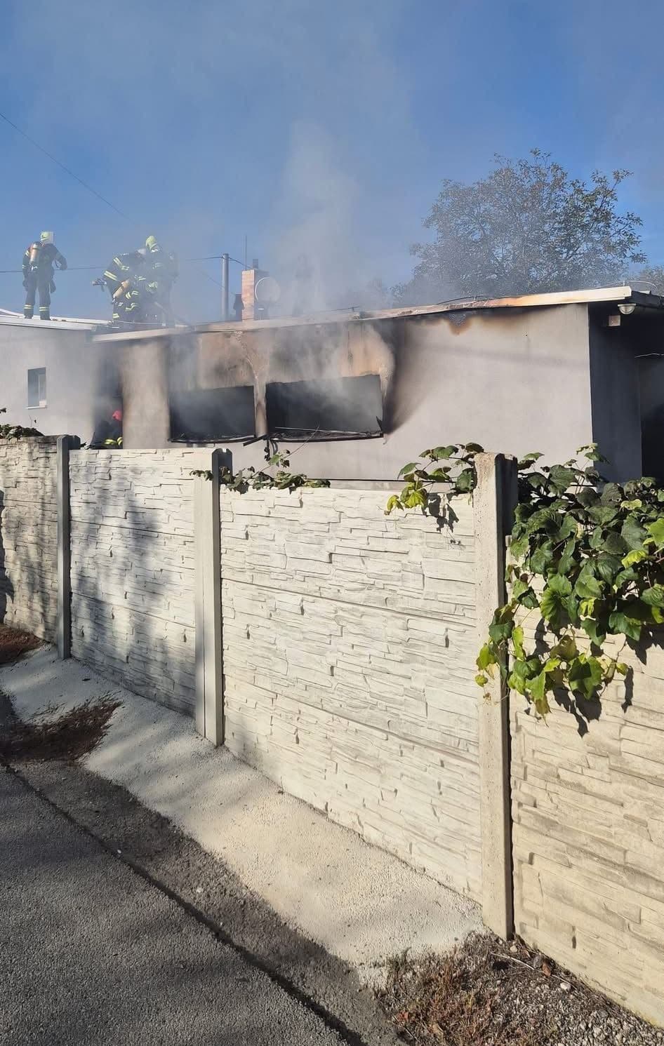 Hasiči likvidovali v Porube požiar garáže