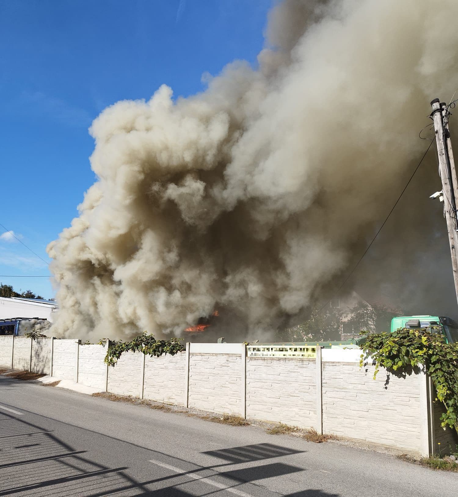 Hasiči likvidovali v Porube požiar garáže