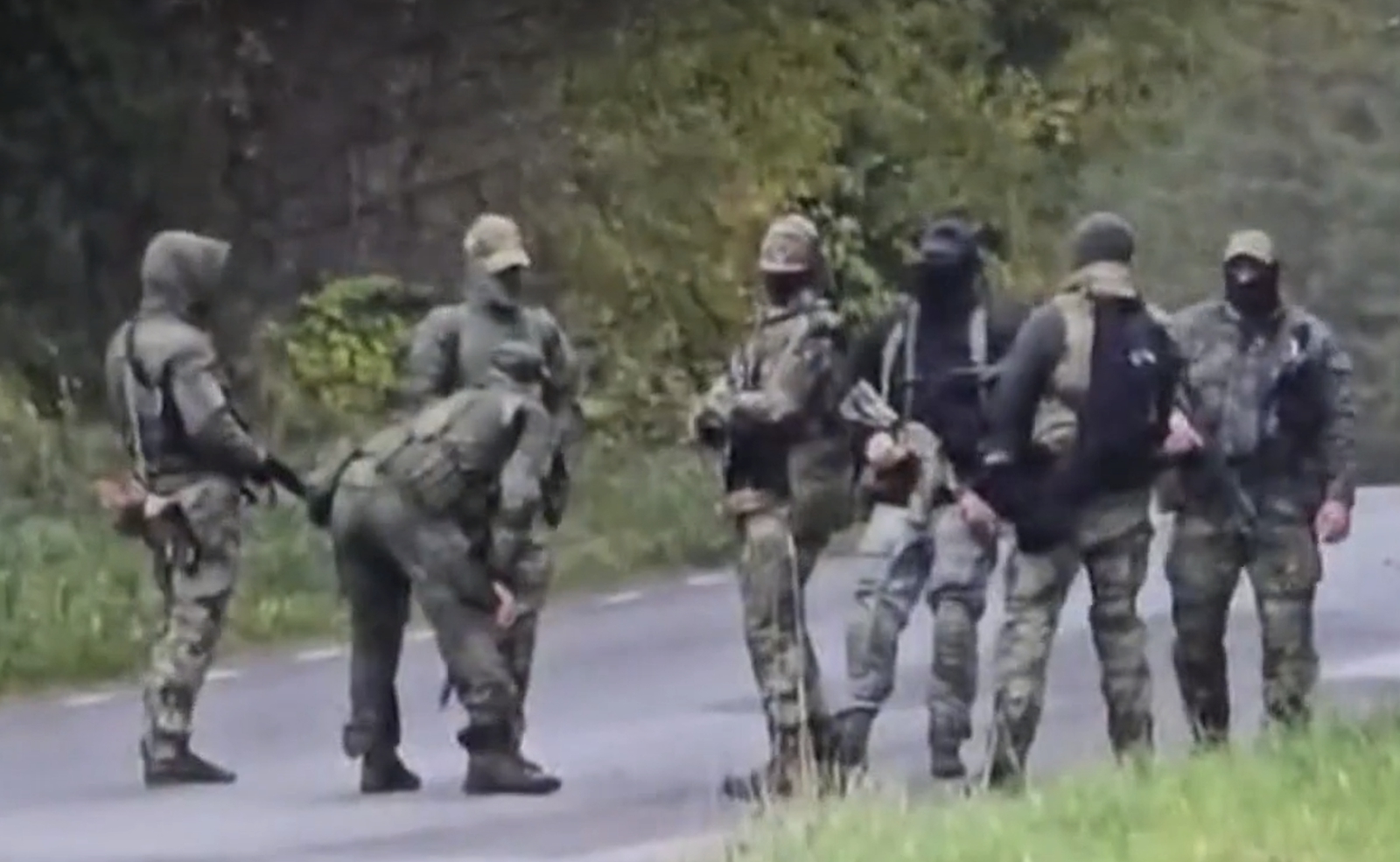 Napätie na hranici: Ozbrojení