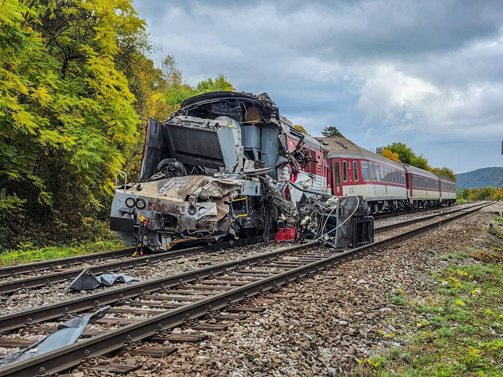MIMORIADNY ONLINE Čelná zrážka