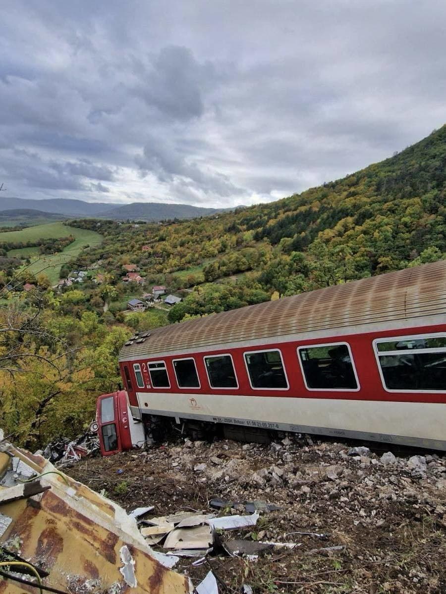 MIMORIADNY ONLINE Čelná zrážka