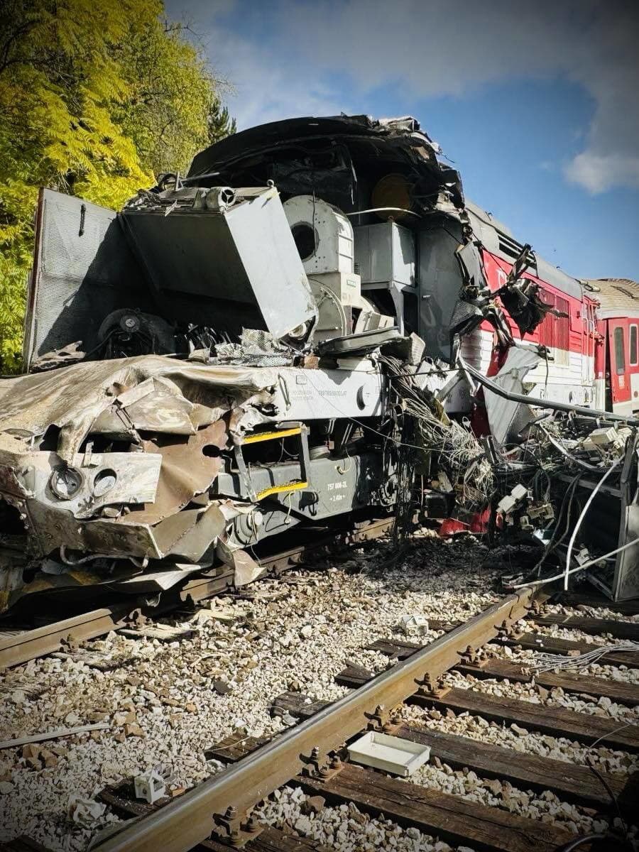 MIMORIADNY ONLINE Čelná zrážka