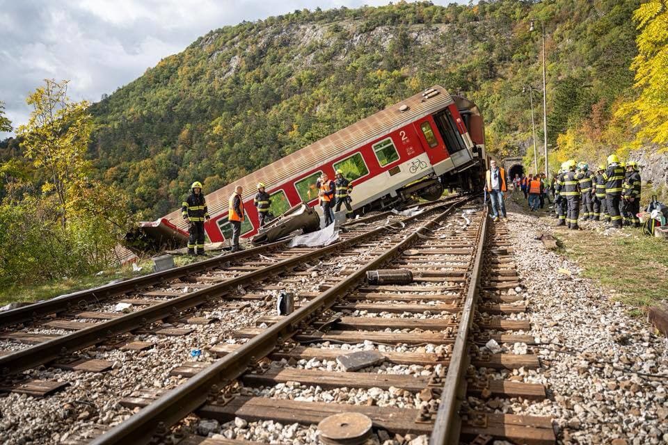 MIMORIADNY ONLINE Čelná zrážka