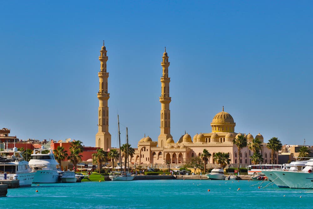 Mešita El Mina v Hughade pojme až 10 000 veriacich