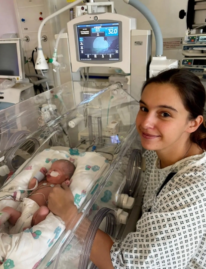 Britka myslela, že má zápal slepého čreva, a nakoniec porodila syna.