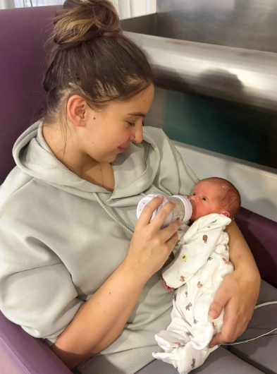 Britka myslela, že má zápal slepého čreva, a nakoniec porodila syna.