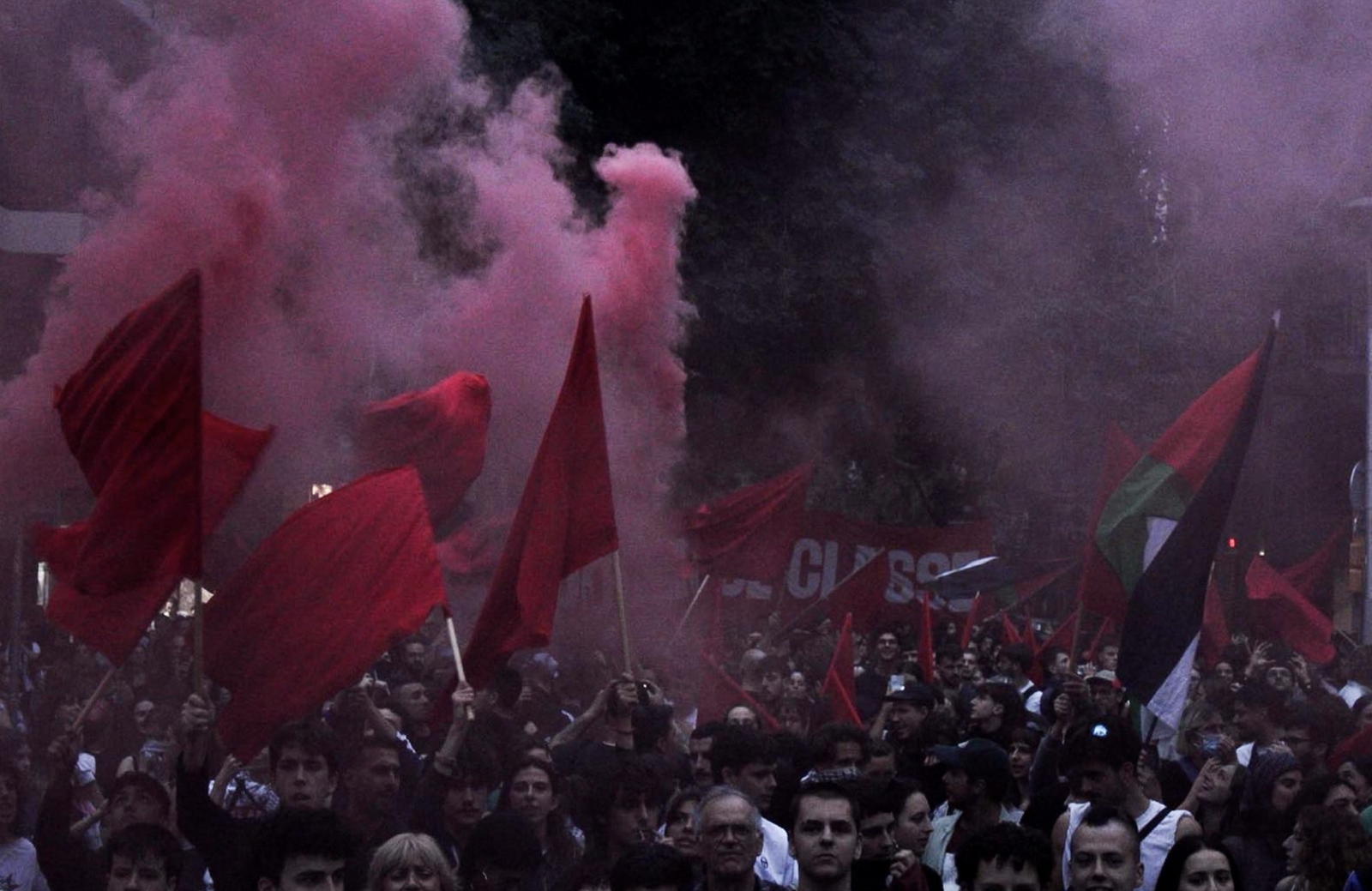 Desaťtisíce ľudí protestovali proti operáciám Izraelu v Pásme Gazy