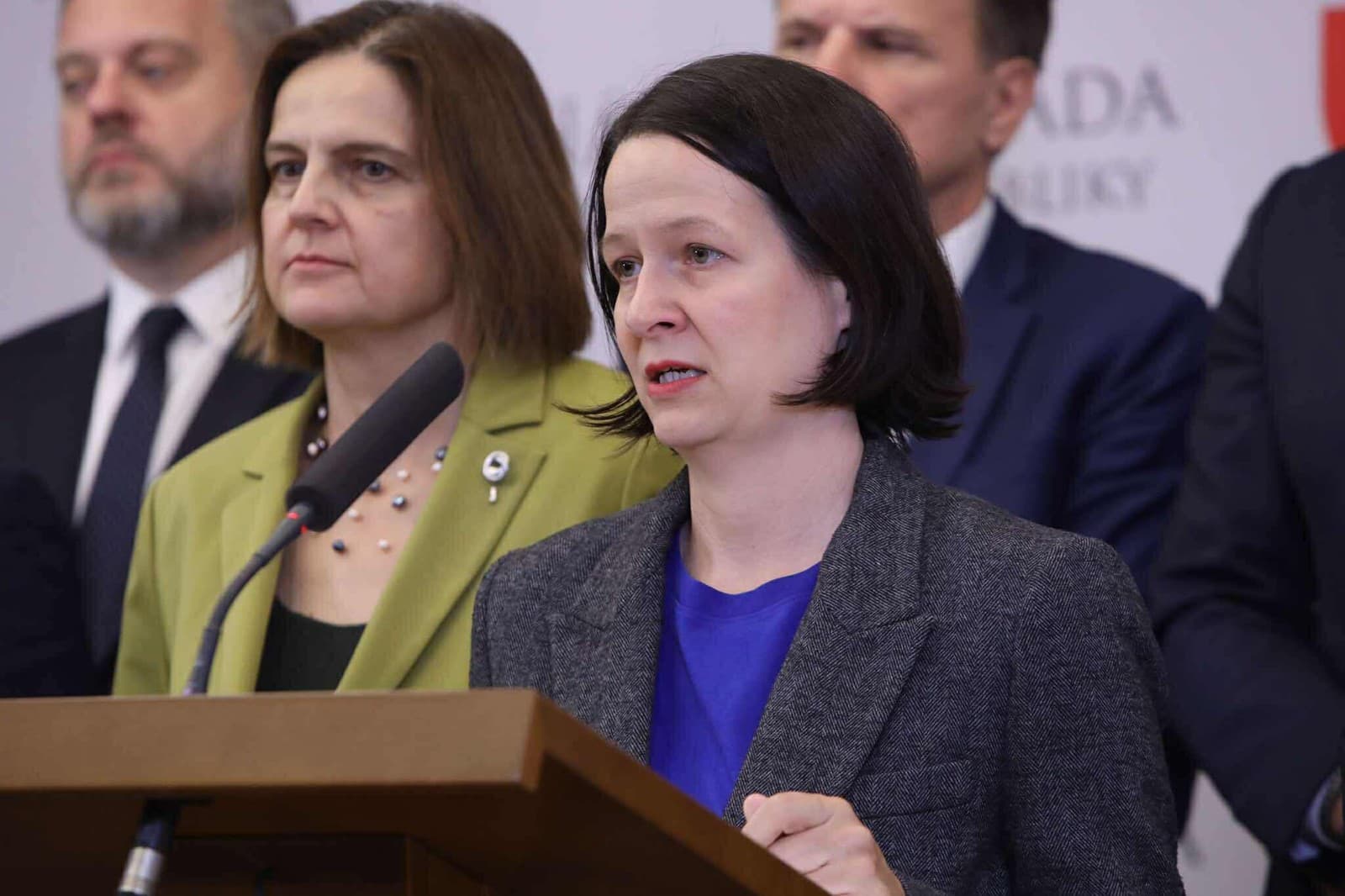 Opozícia iniciuje mimoriadnu schôdzu: