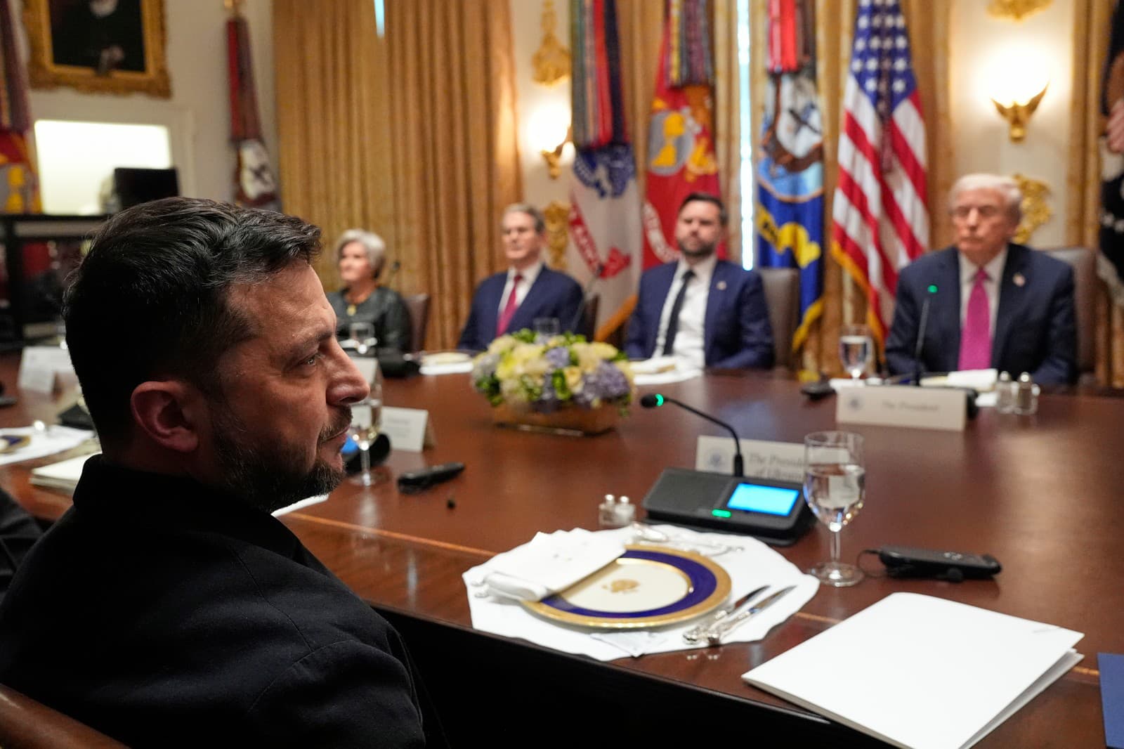 Ukrajinský prezident Volodymyr Zelenskyj prišiel do Bieleho domu, kde sa stretol s Donaldom Trumpom