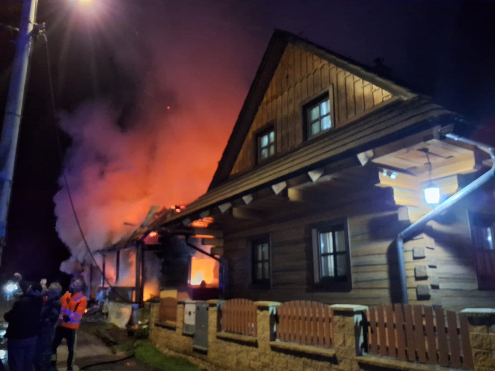 nočný požiar drevenice v Terchovej