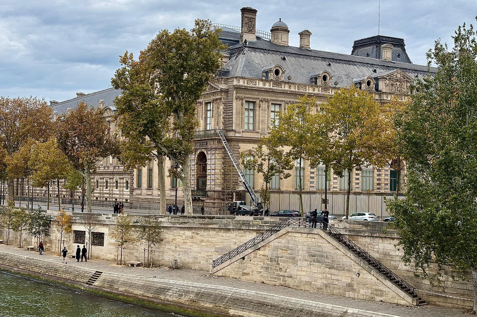 Parížsky Louvre VYKRADLI: Zmizli