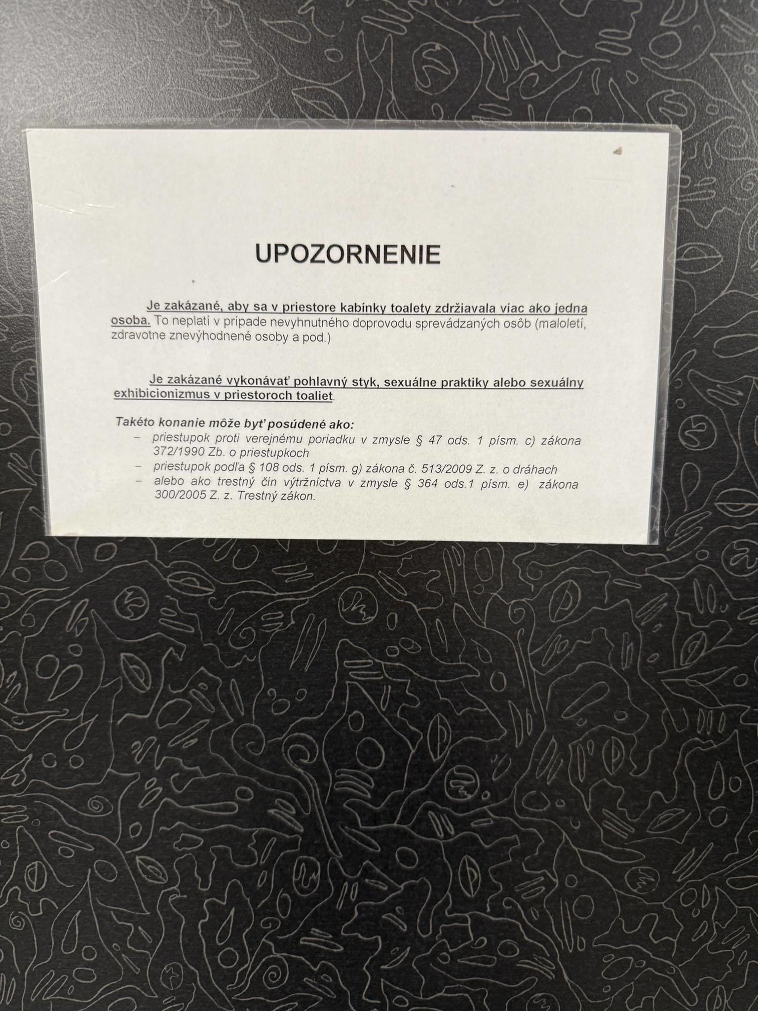 Bizarný oznam na verejných