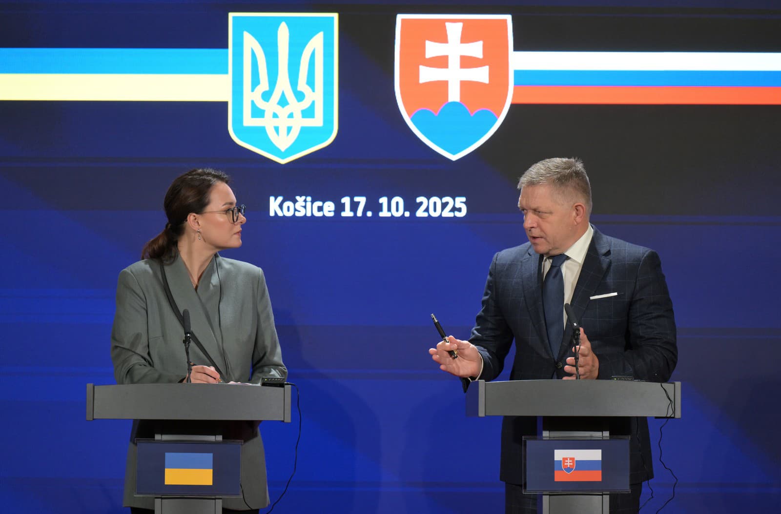 predsedníčka vlády Ukrajiny Julija Svyrydenková a predseda vlády SR Robert Fico (Smer-SD) počas tlačovej konferencie po spoločnom rokovaní vlád Slovenskej republiky a Ukrajiny v priestoroch Historickej radnice v Košiciach