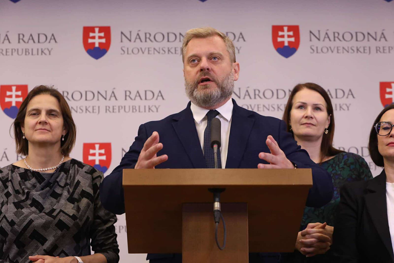 Žilinka považuje zvolanie parlamentného