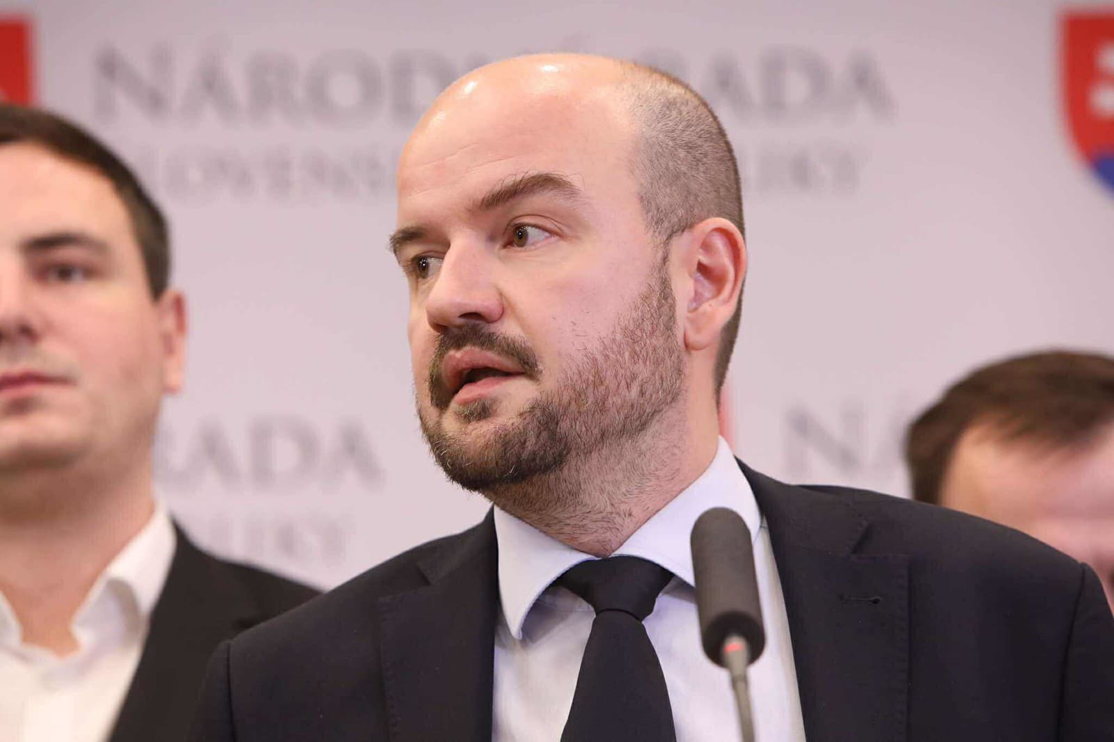 V parlamente to poriadne