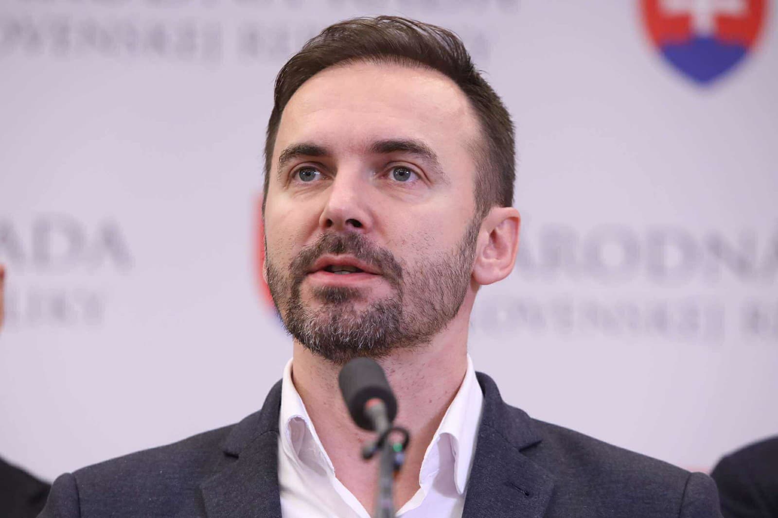 Hnutie Slovensko vyzýva Pellegriniho: