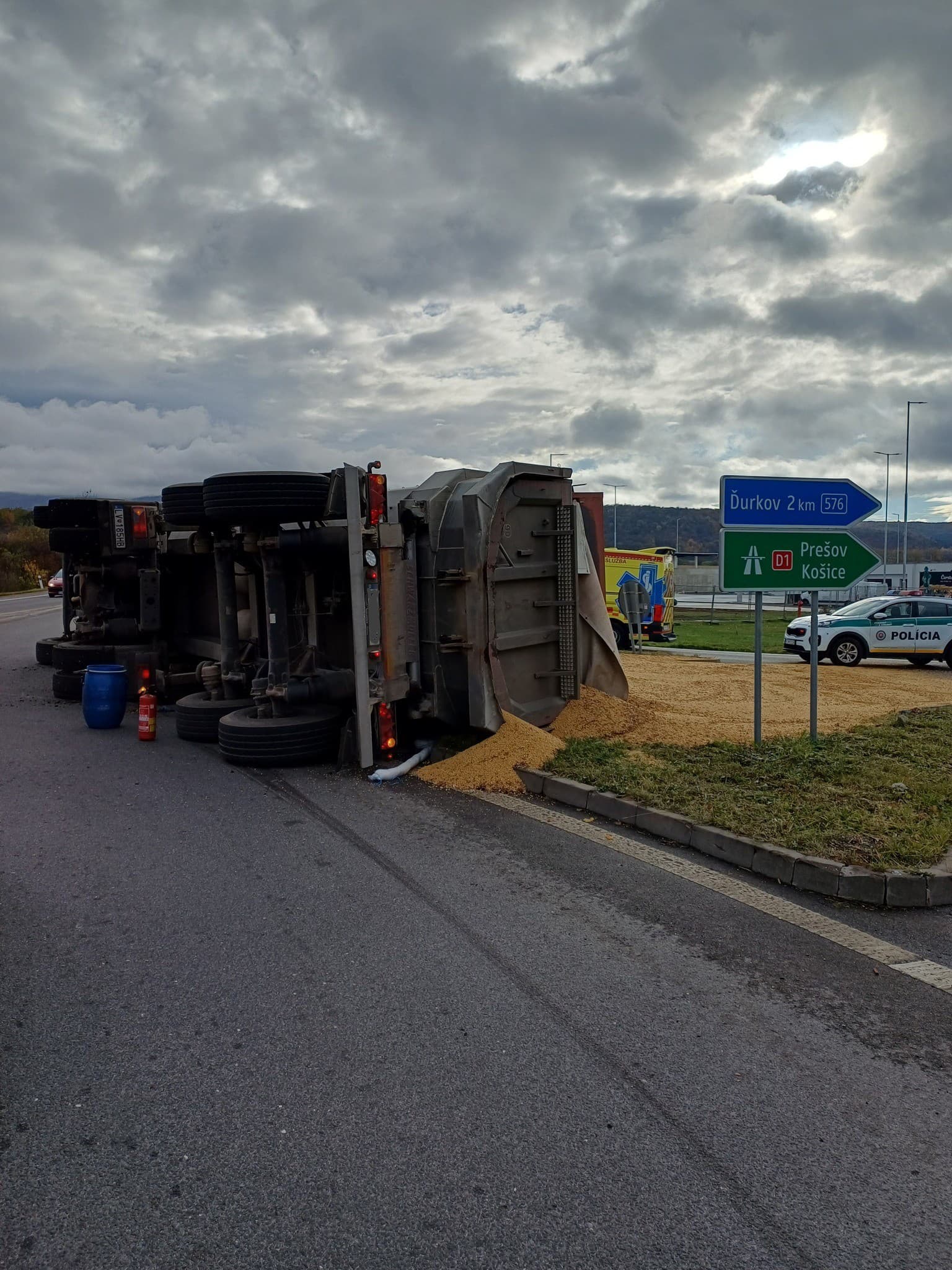 Kamión plný sóje sa