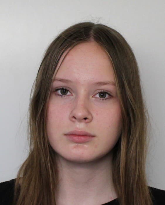 Polícia pátra po troch