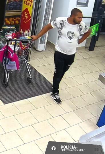 Páchateľ okradol seniorku na