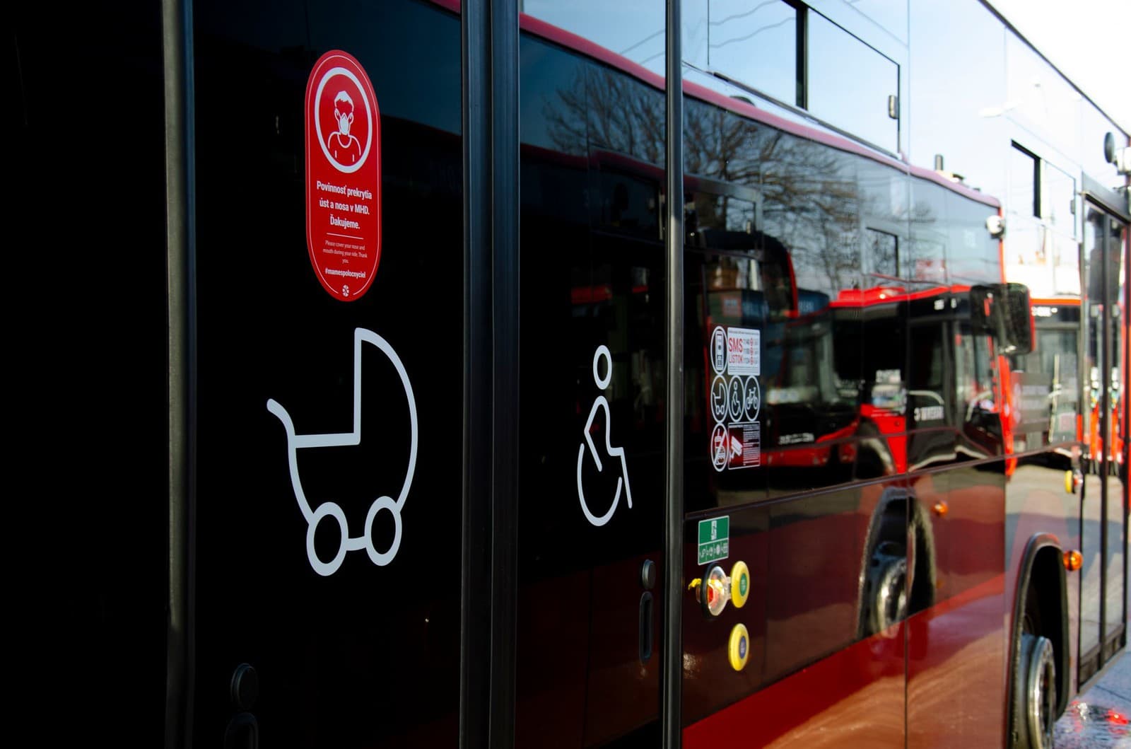 NEBEZPEČNÁ jazda MHD počas