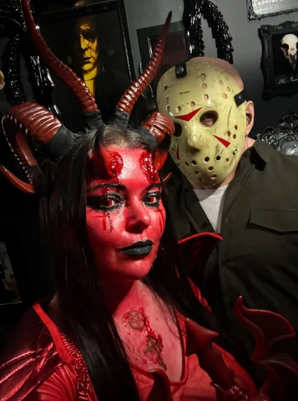 Ich dom je ako z hororu.