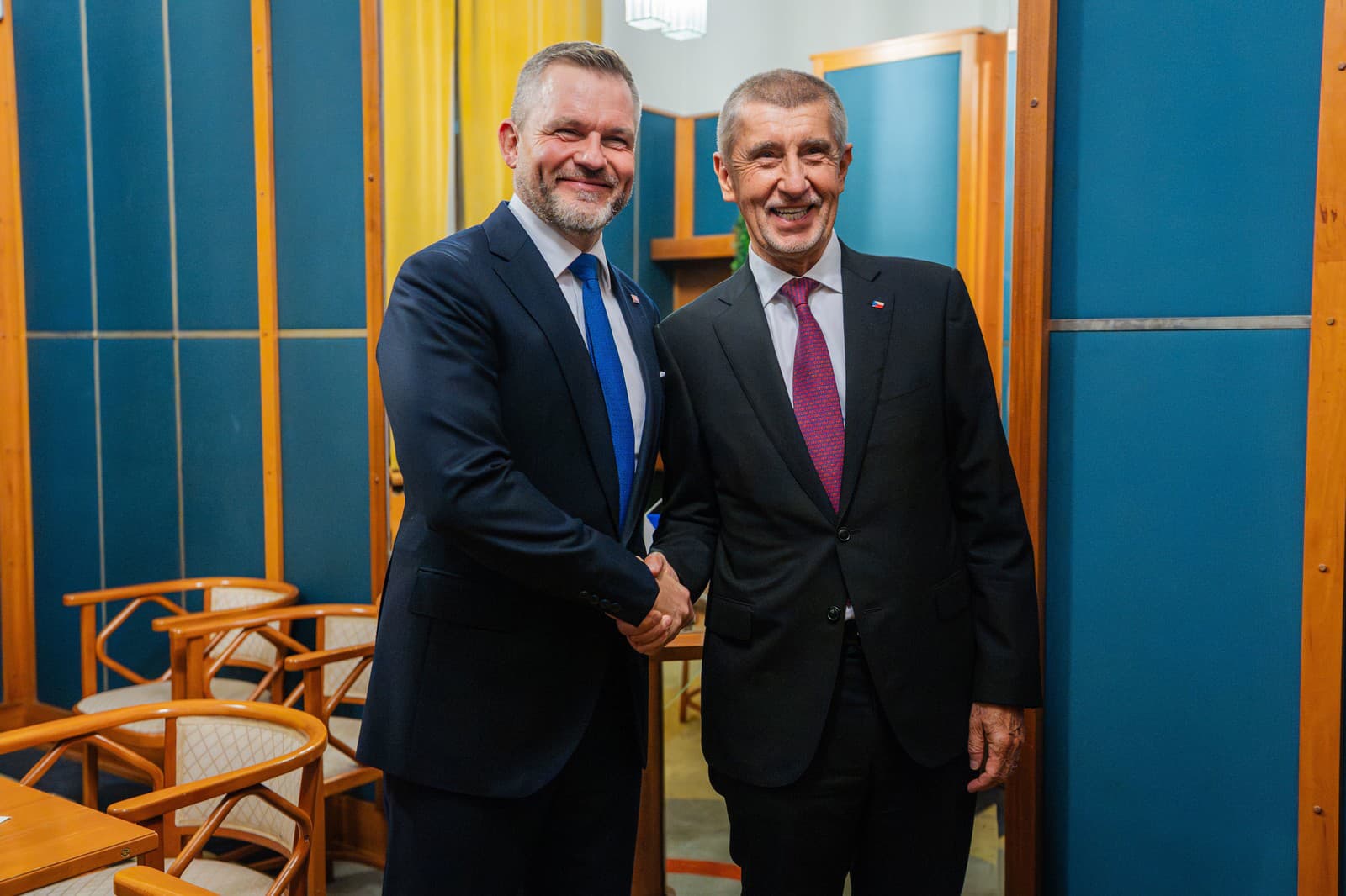 Predseda hnutia ANO Andrej Babiš (vpravo) a slovenský prezident Peter Pellegrini.