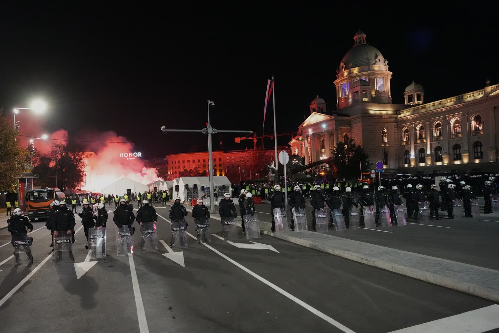 Podľa svedkov Reuters išlo o najväčšie provládne zhromaždenie v tomto roku