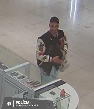 Muž kradol v predajni