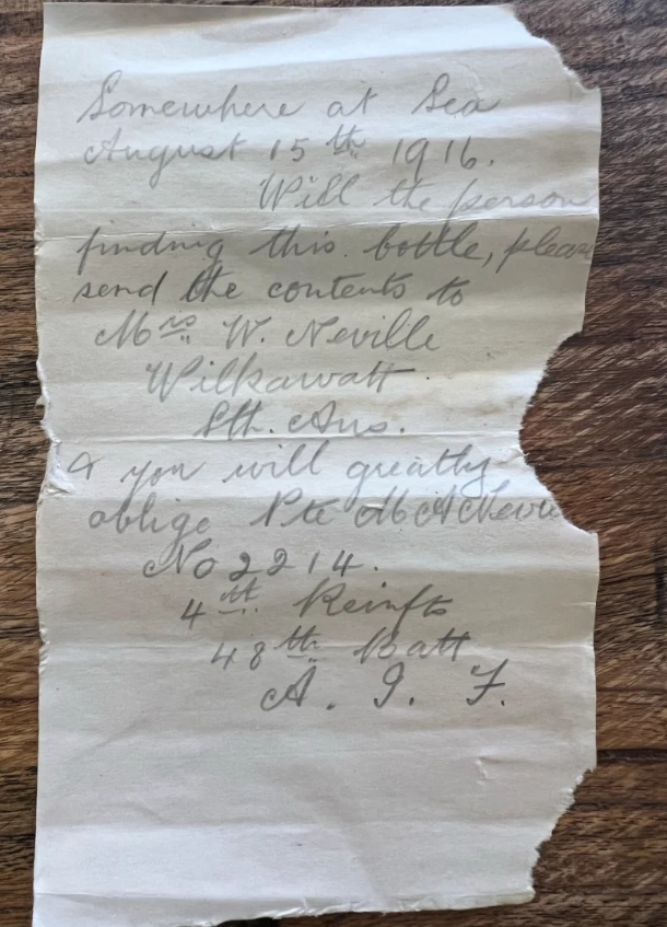 Fľaša ukrývala storočný odkaz z vojny.