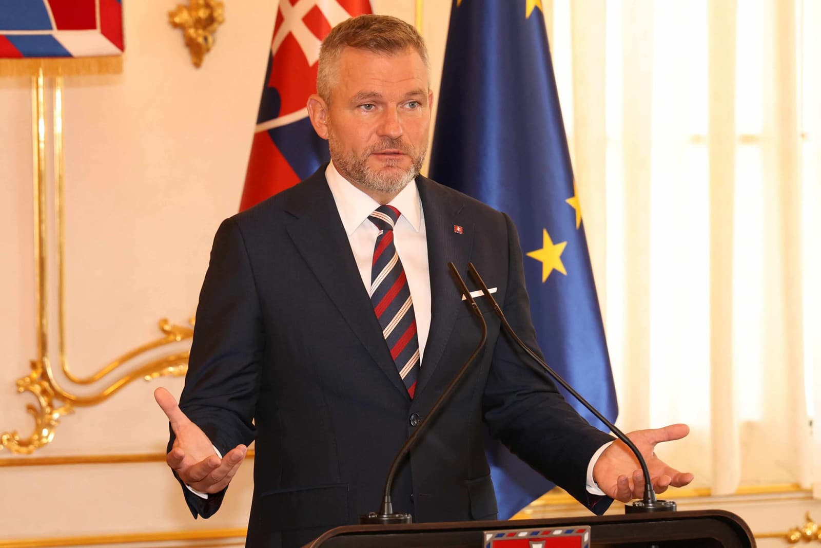 Slovenskí politici si pripomínajú